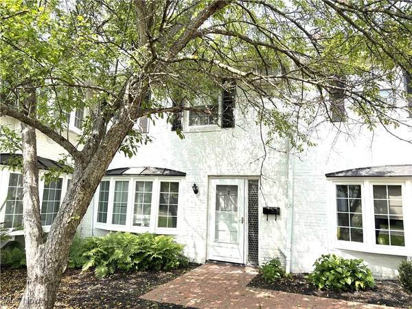 5 Meadowlawn DR #7, Mentor, OH 44060