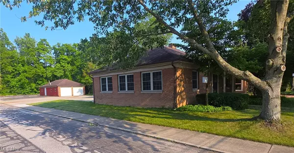 24 Beech ST, Berea, OH 44017