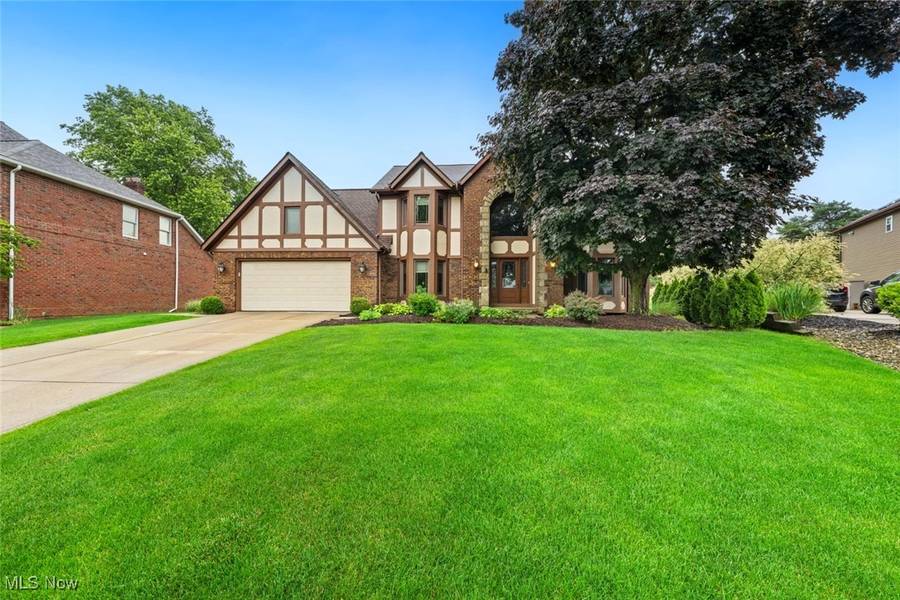 7700 Sparrow Flight DR, Seven Hills, OH 44131