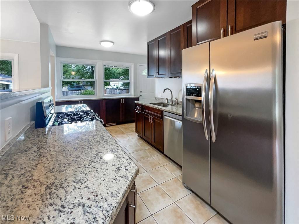 Stow, OH 44224,4131 Burton DR