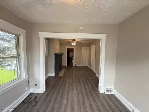 Cleveland, OH 44102,8208 Denison AVE #6