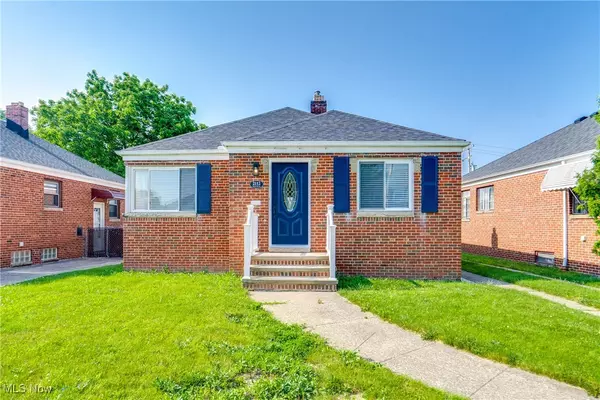 2112 Grovewood AVE, Parma, OH 44134