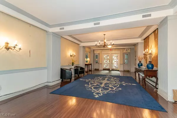 Shaker Heights, OH 44120,13800 Fairhill RD #206