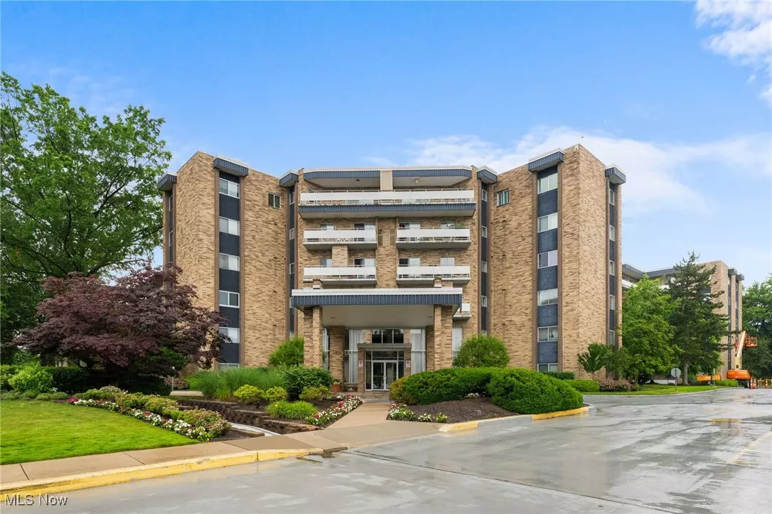 Lyndhurst, OH 44124,2112 Acacia Park DR #316