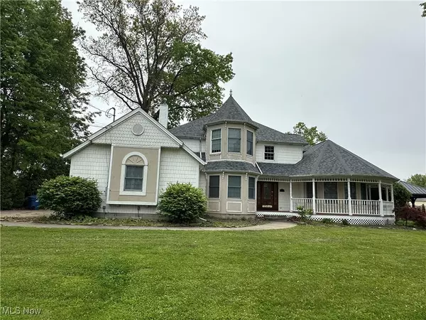 5330 Willow LN, Sheffield Lake, OH 44054