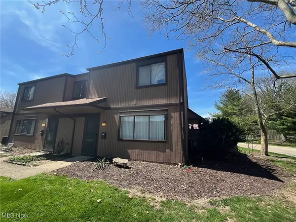 Olmsted Falls, OH 44138,9586 Fernwood DR