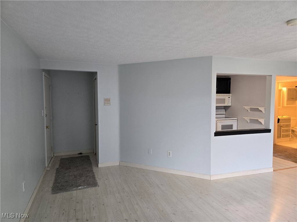 North Royalton, OH 44133,9640 Cove DR