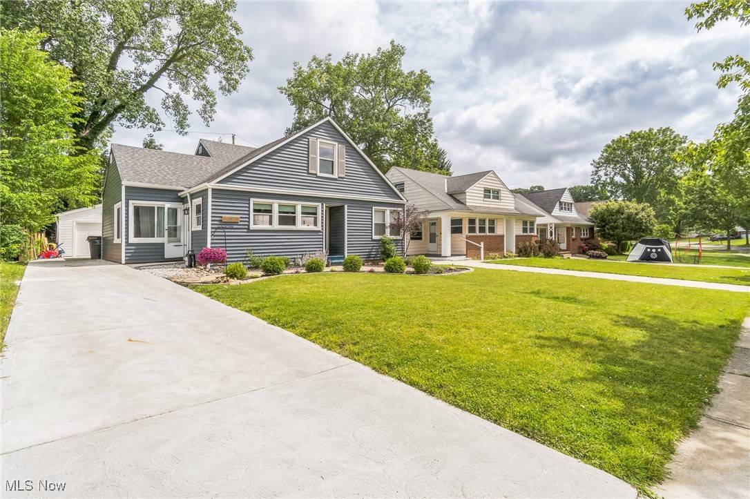 Beachwood, OH 44122,23919 Edgehill DR