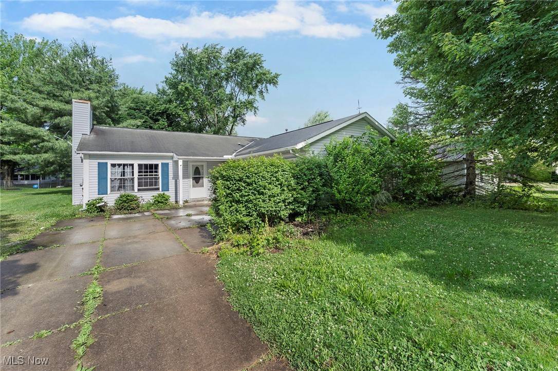 223 E Parkway DR, Madison, OH 44057