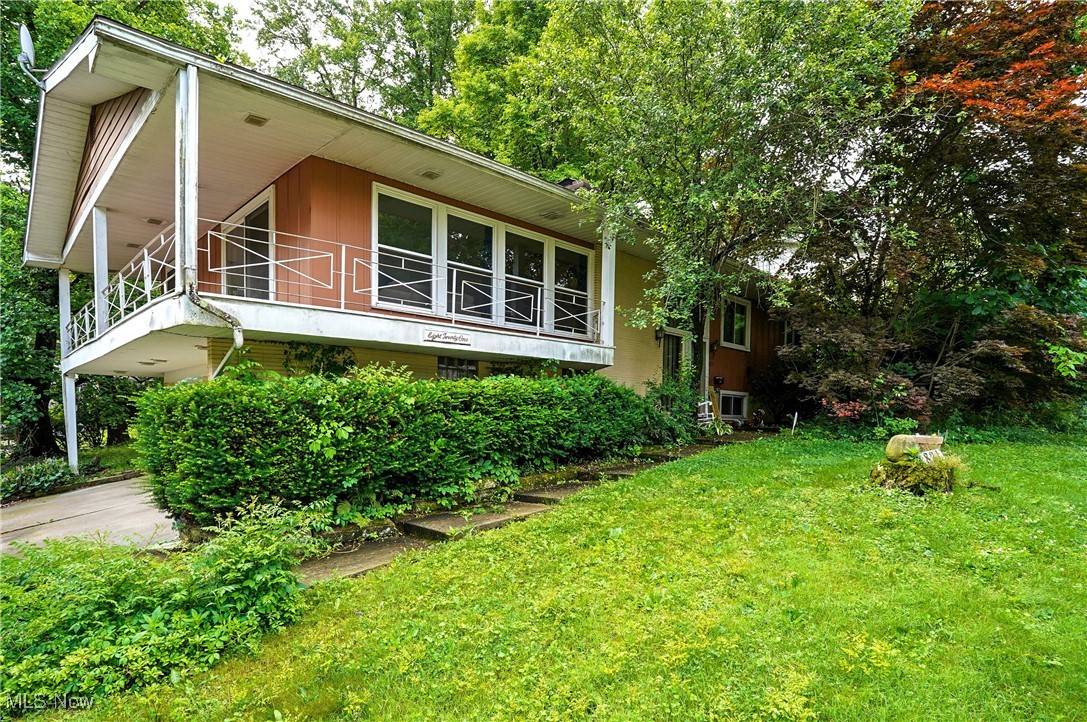 821 Cliffside DR, Akron, OH 44313