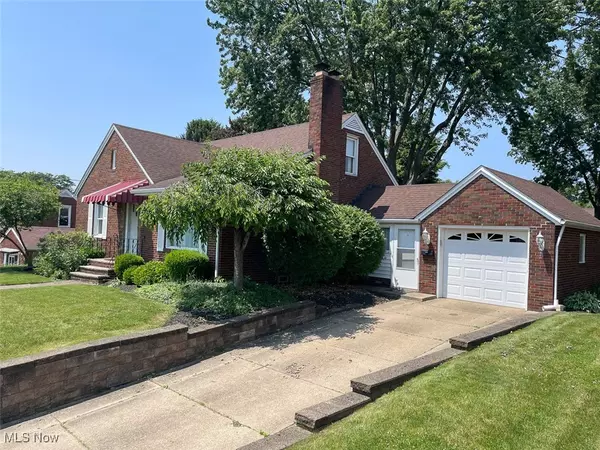 4425 2nd ST NW, Canton, OH 44708