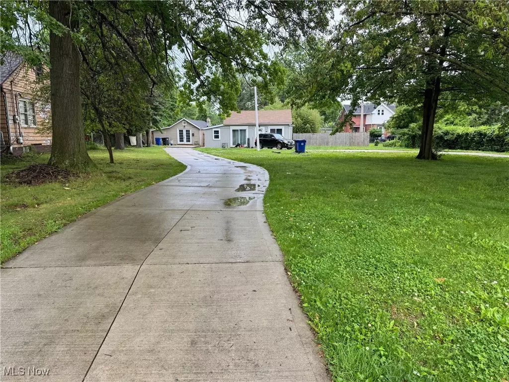 Cleveland, OH 44119,18024 Marcella RD