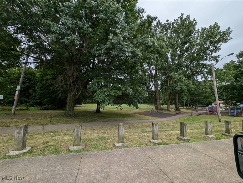 Cleveland, OH 44109,3947 W 22nd ST