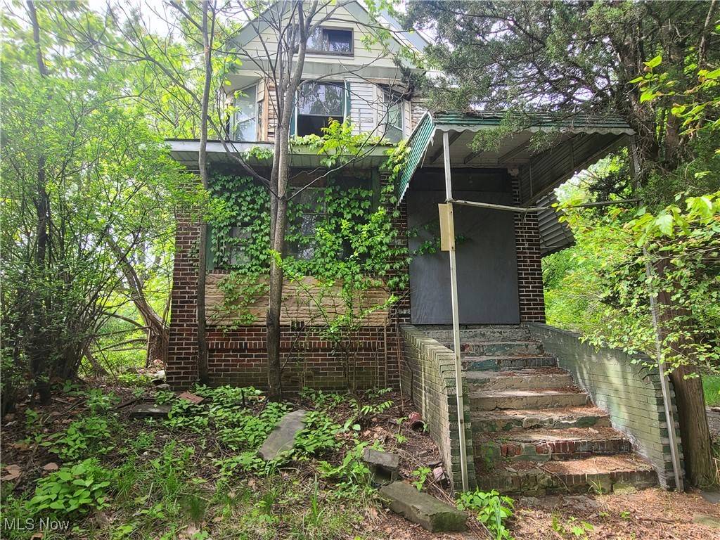 6904 Hough AVE, Cleveland, OH 44103