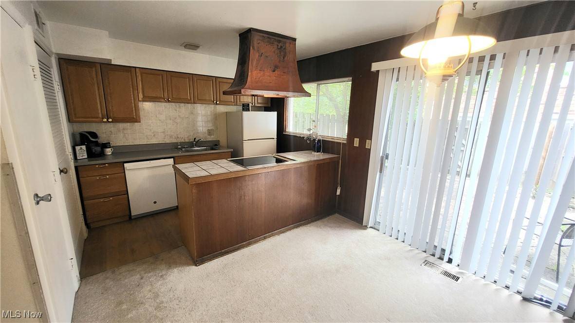 Euclid, OH 44143,23 Trenton SQ