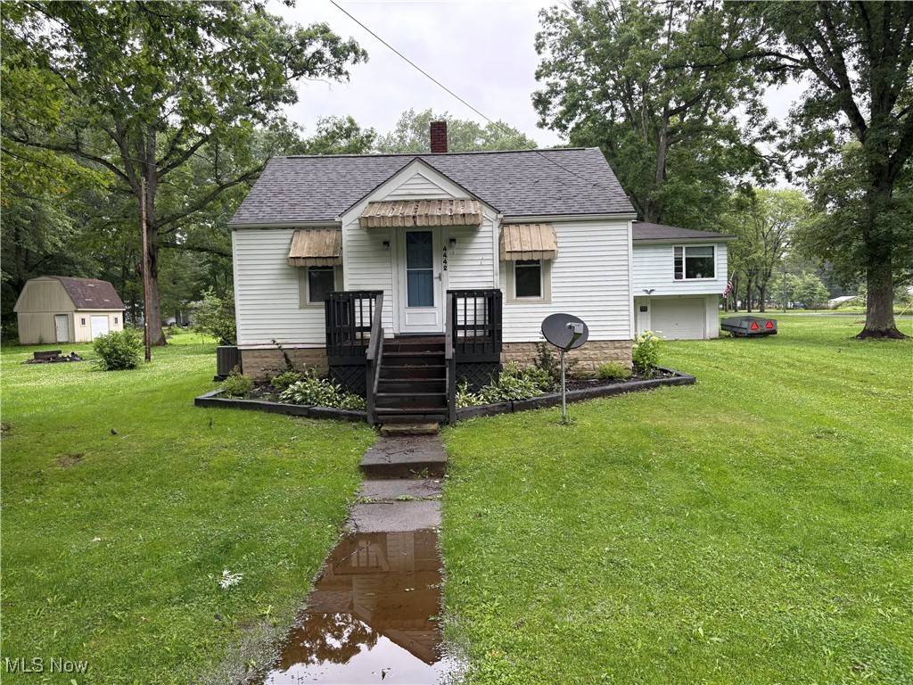 4442 La France ST, Newton Falls, OH 44444