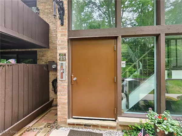 Brecksville, OH 44141,6830 Carriage Hill DR #D33