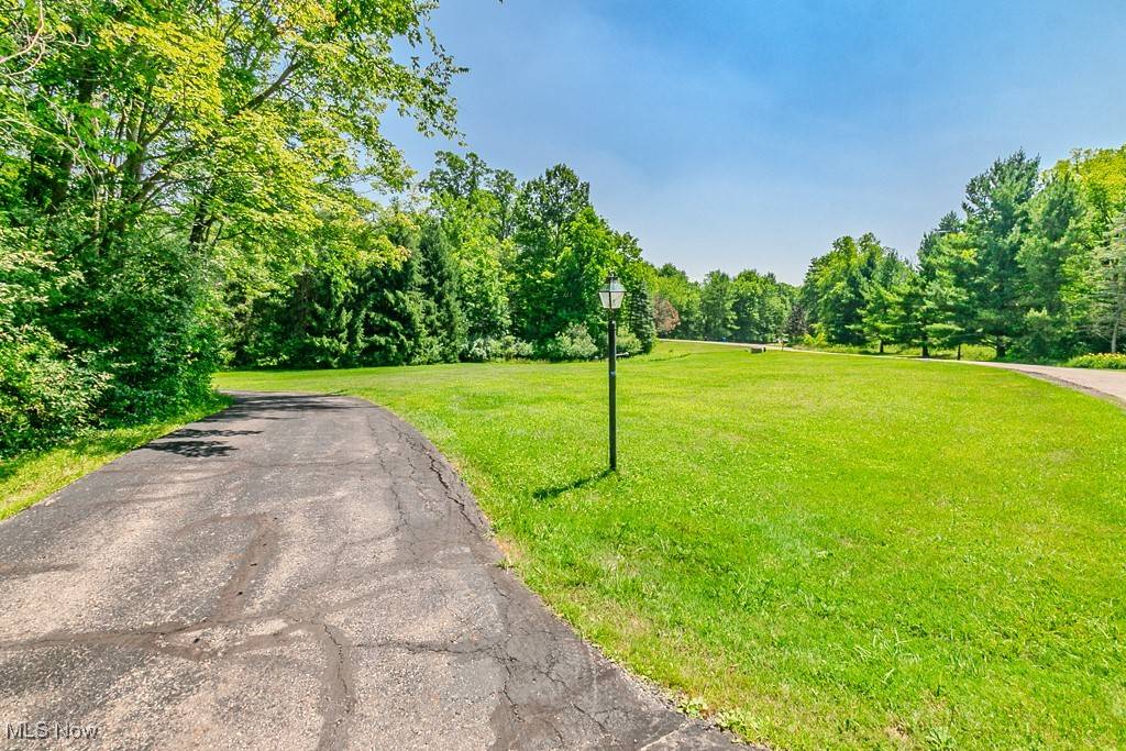 Chardon, OH 44024,13031 Millstone DR