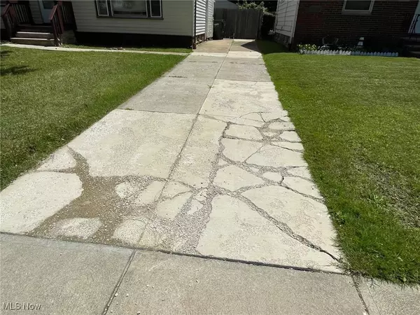 Euclid, OH 44119,917 E 214th ST