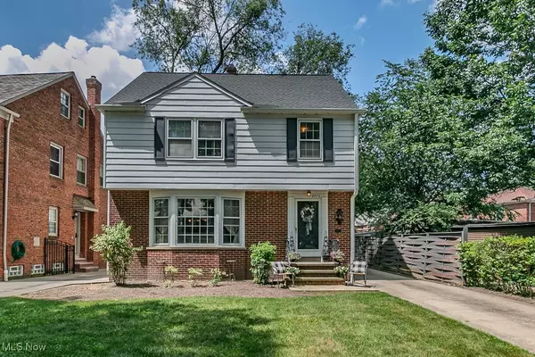 2372 Saybrook RD,  University Heights,  OH 44118