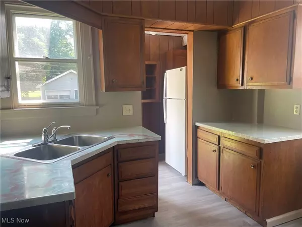 Akron, OH 44301,1353 Grant ST