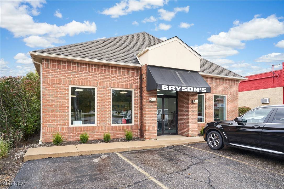 85 Ghent RD, Fairlawn, OH 44333