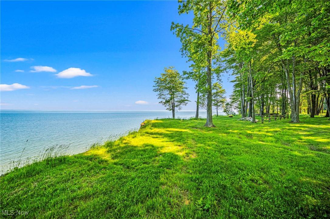 VL Lake RD, North Kingsville, OH 44068