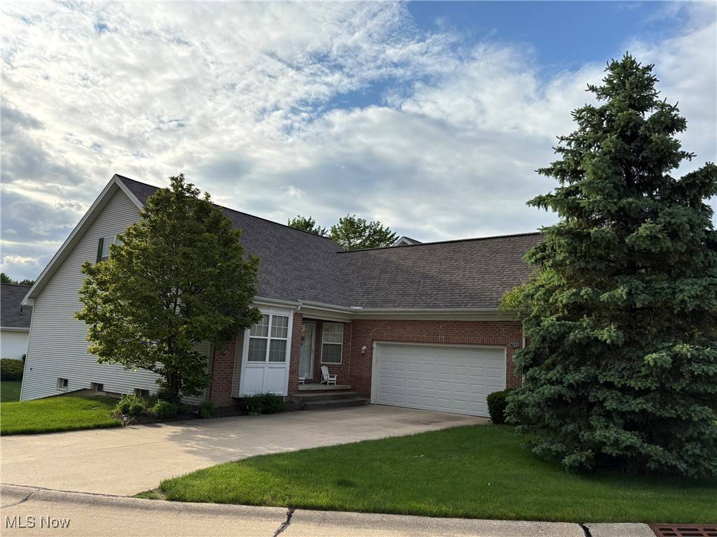704 Elmwood PT, Aurora, OH 44202