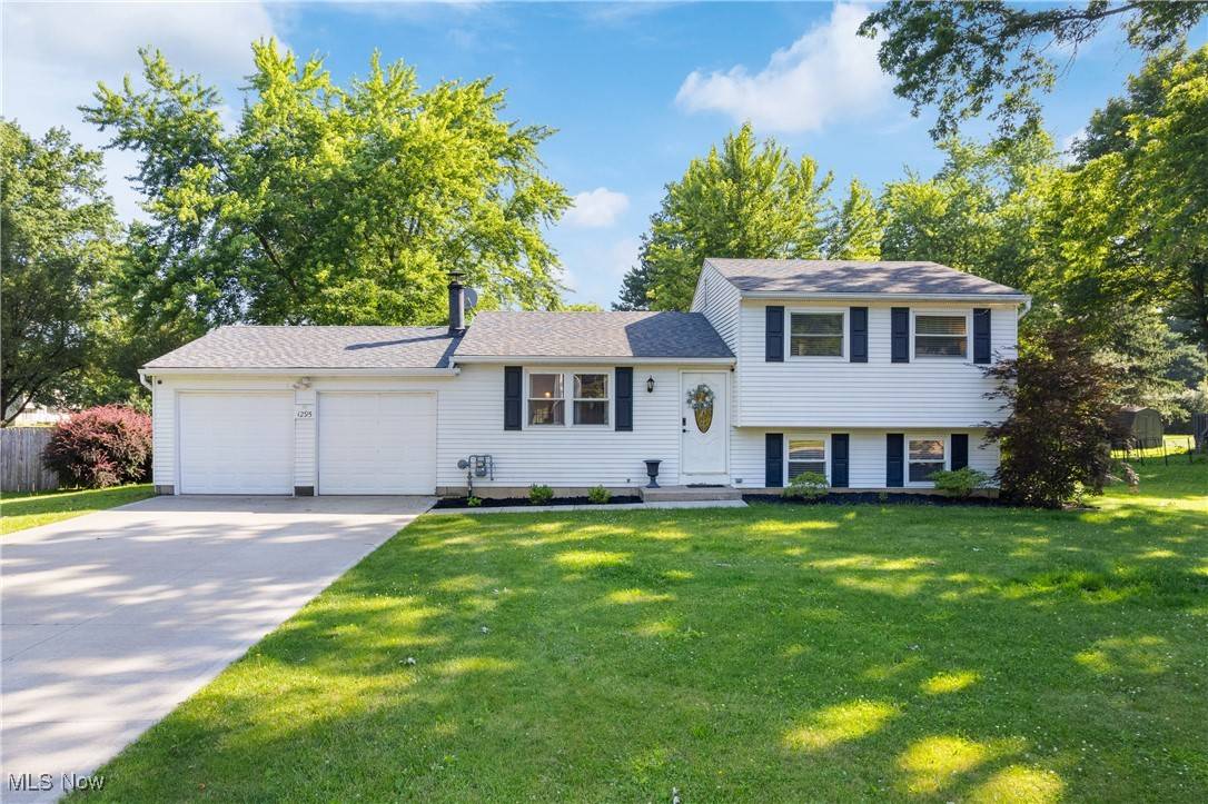 1295 Hibbard DR, Stow, OH 44224