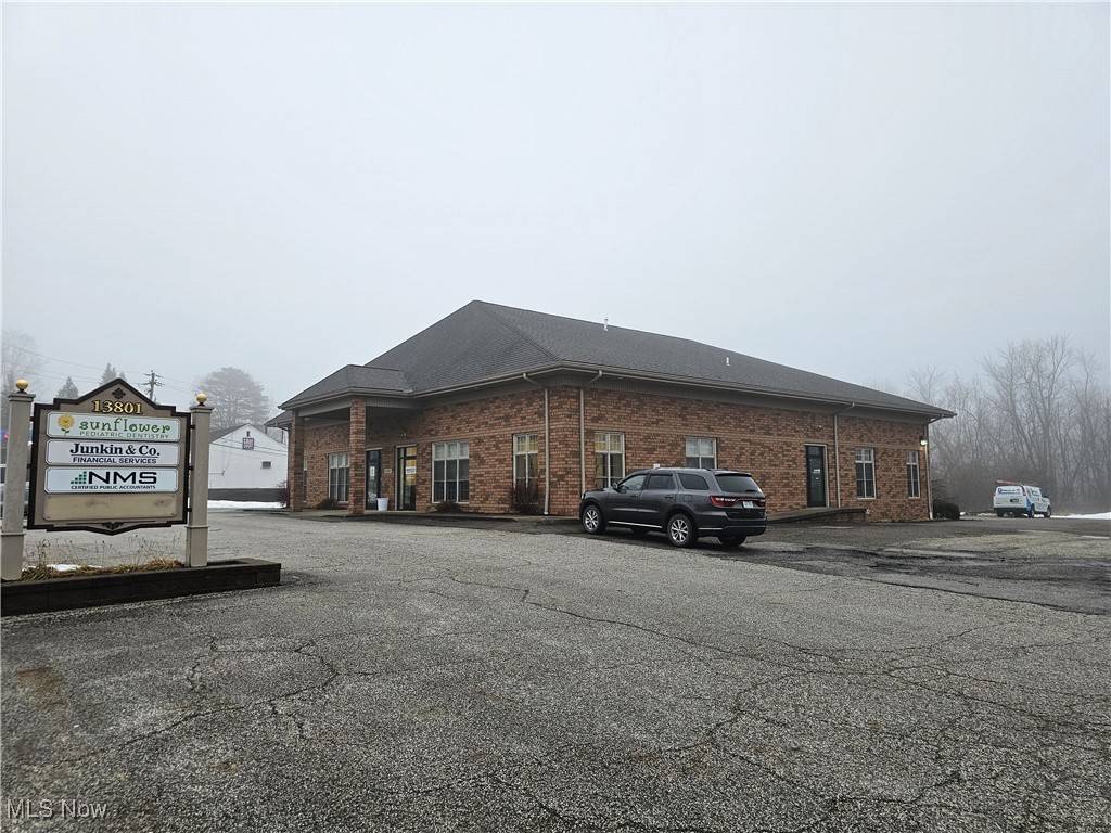 13801 W Center ST #4, Burton, OH 44021