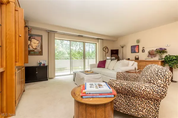 Lyndhurst, OH 44124,2112 Acacia Park DR #220