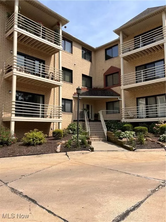 Fairview Park, OH 44126,19510 Lorain RD #201