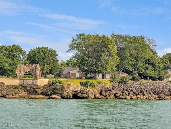 4520 E Cliff RD, Port Clinton, OH 43452