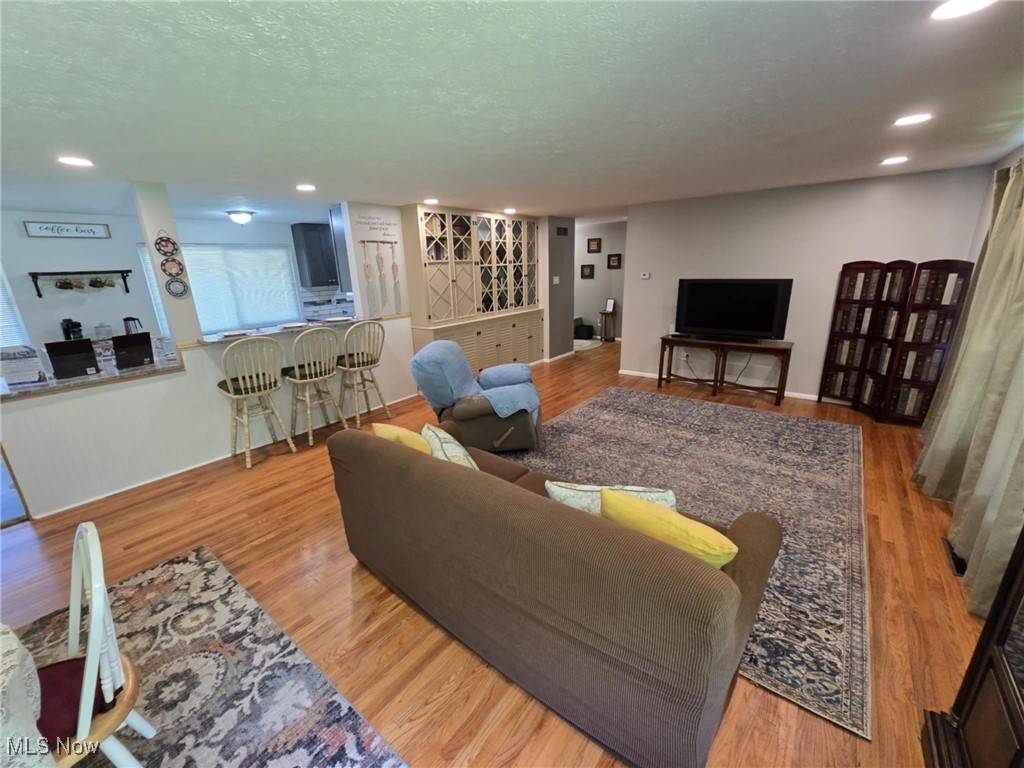 Cuyahoga Falls, OH 44223,621 Brookpark DR