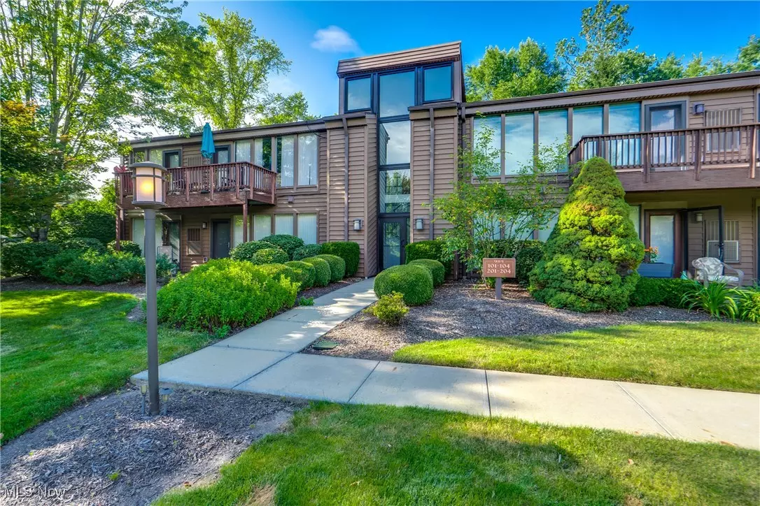 Northfield, OH 44067,985 Canyon View RD #204C