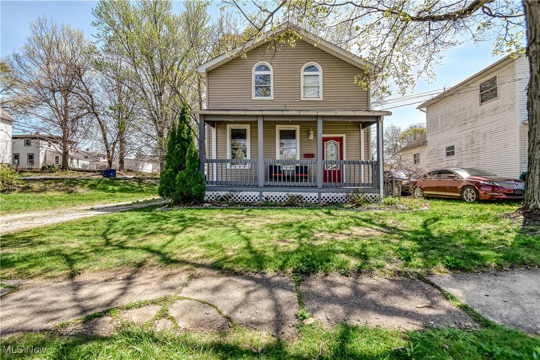37 S Cedar ST, Geneva, OH 44041