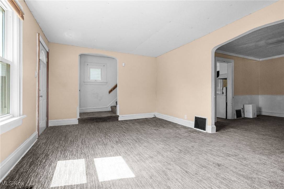 Akron, OH 44301,1242 Girard ST