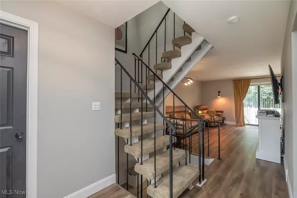 Olmsted Falls, OH 44138,9301 Sussex DR