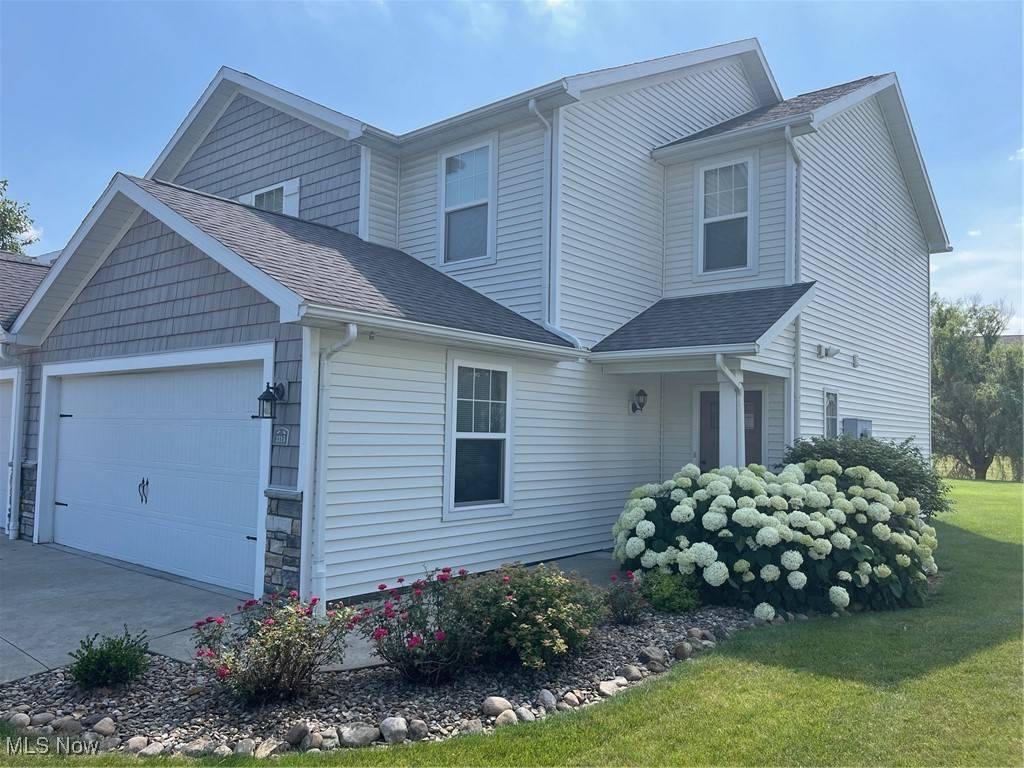 1315 Cascade CIR E, Canton, OH 44708