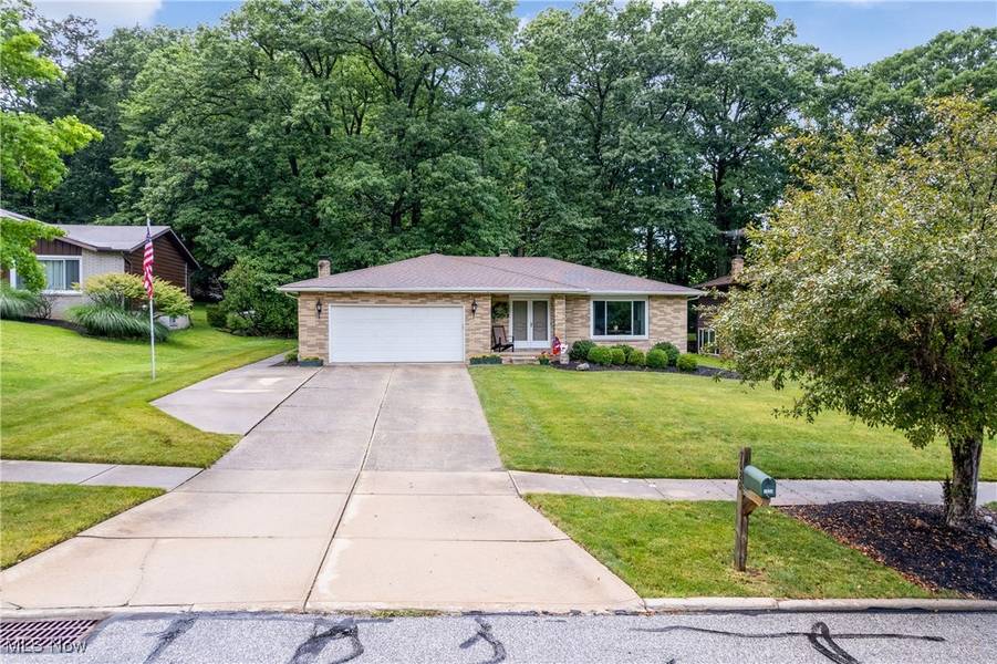 7020 Donna Rae DR, Seven Hills, OH 44131