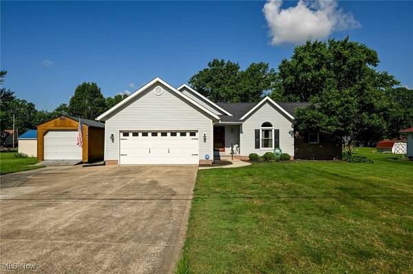 4345 Chester AVE, Louisville, OH 44641