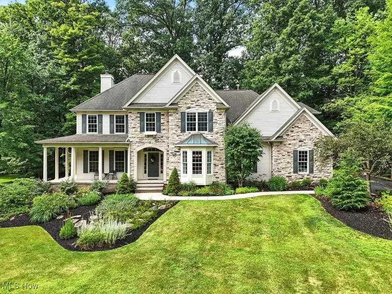 18336 Bent Tree LN, Chagrin Falls, OH 44023