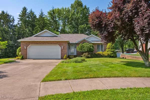 215 Bailey CT, Doylestown, OH 44230