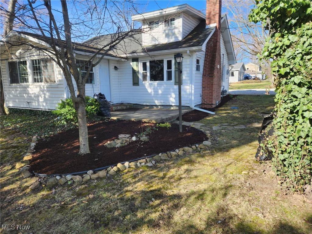 1842 Grandview RD, Lake Milton, OH 44429