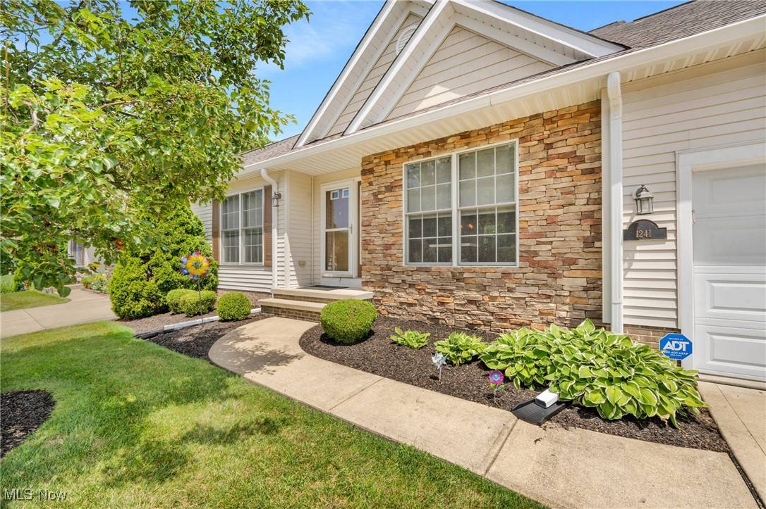 1241 Pebble CT, Willoughby, OH 44094