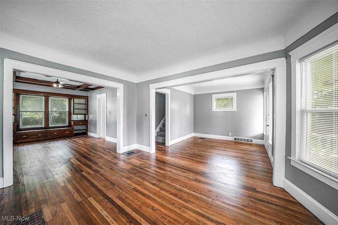 Cleveland, OH 44108,9907 Kempton AVE