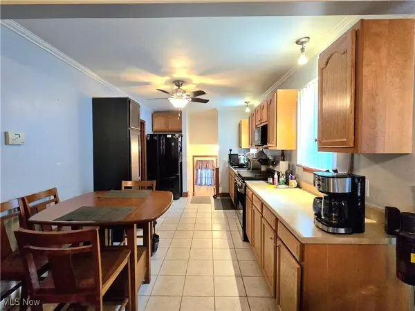 Warren, OH 44484,464 Rosegarden DR NE