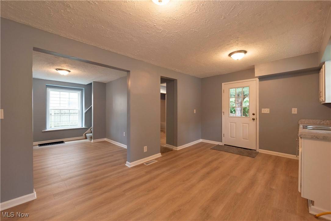 Akron, OH 44310,1022 Big Falls AVE