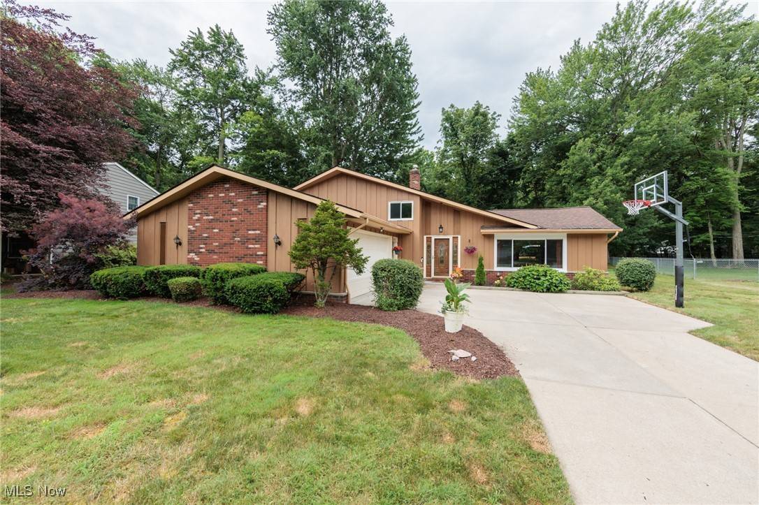 27645 Linwood CIR, North Olmsted, OH 44070