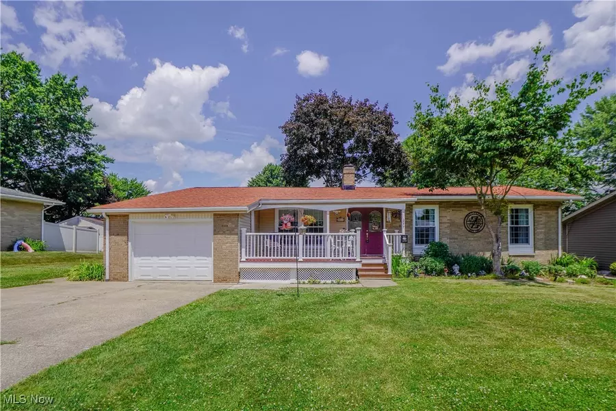 2077 Daniels AVE, Akron, OH 44312